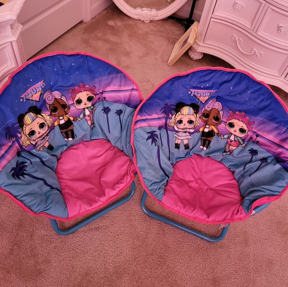 2 LOL Suprise chairs
